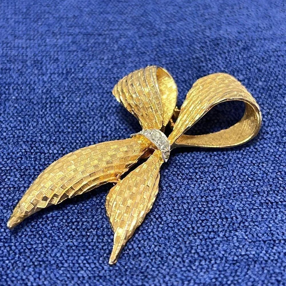 Gerry Vintage Gold Tone With Clear Stones